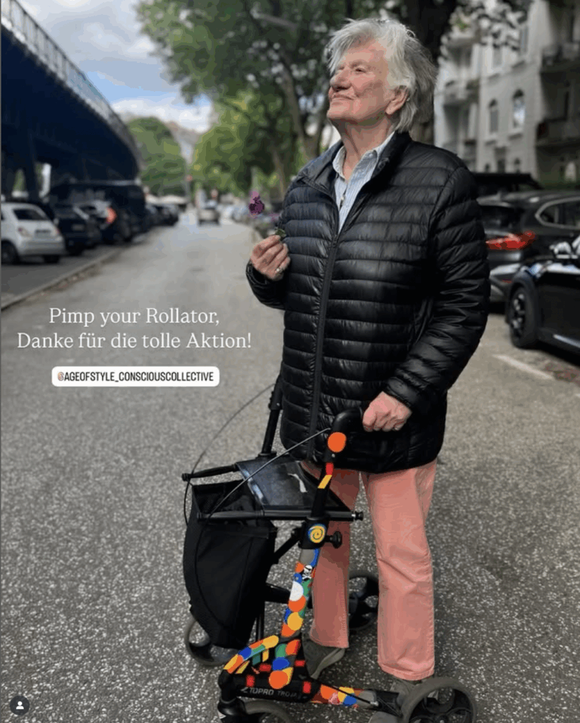 Monika Fuchs mit ihrem Rollator Freddy